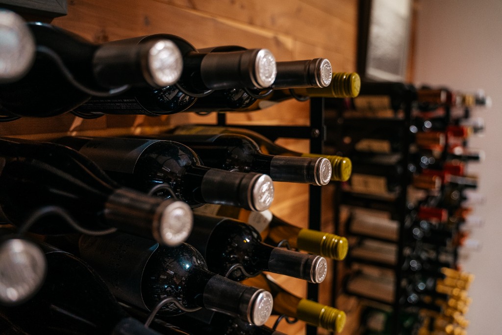 Botellas en la cava de PyP